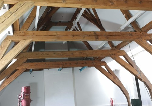 Kun je hout binnenshuis zandstralen?
